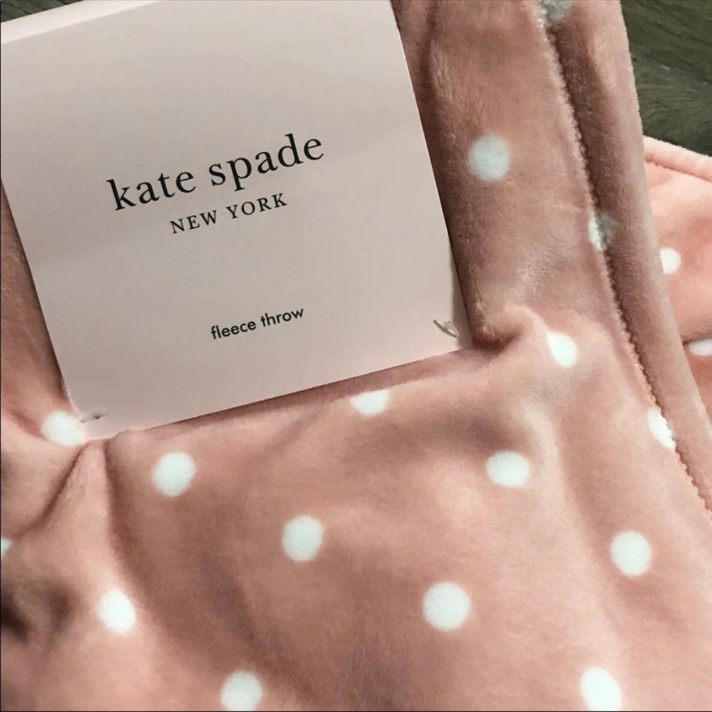 🛍🛍SOLD Kate Spade ♠️ fleece throw dusty pink - Picture 2 of 3